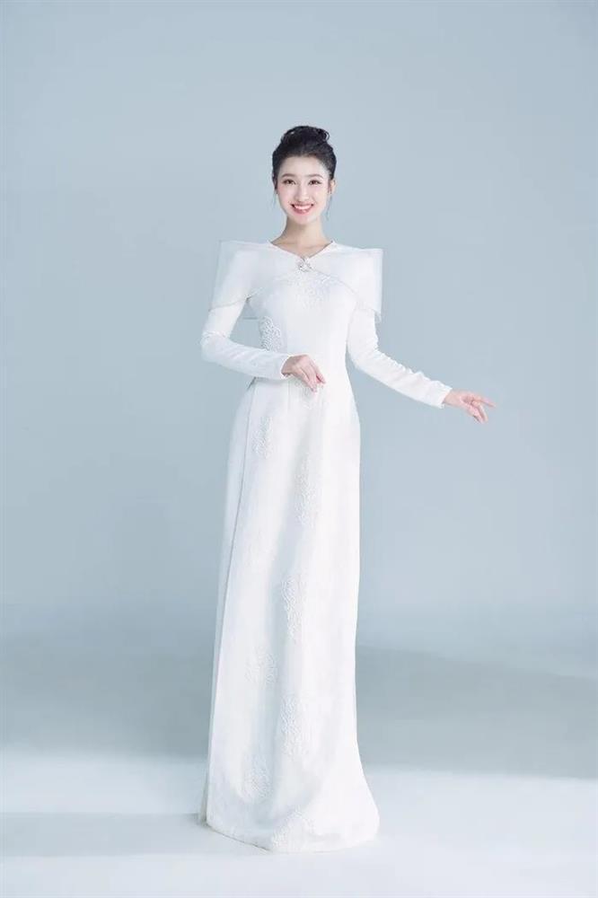 Á hậu Phương Nhi hé lộ trang phục cho phỏng vấn kín tại Miss International-2