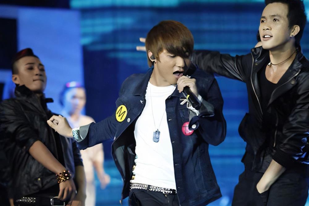 Sơn Tùng M-TP làm lu mờ thí sinh Vietnam Idol-1