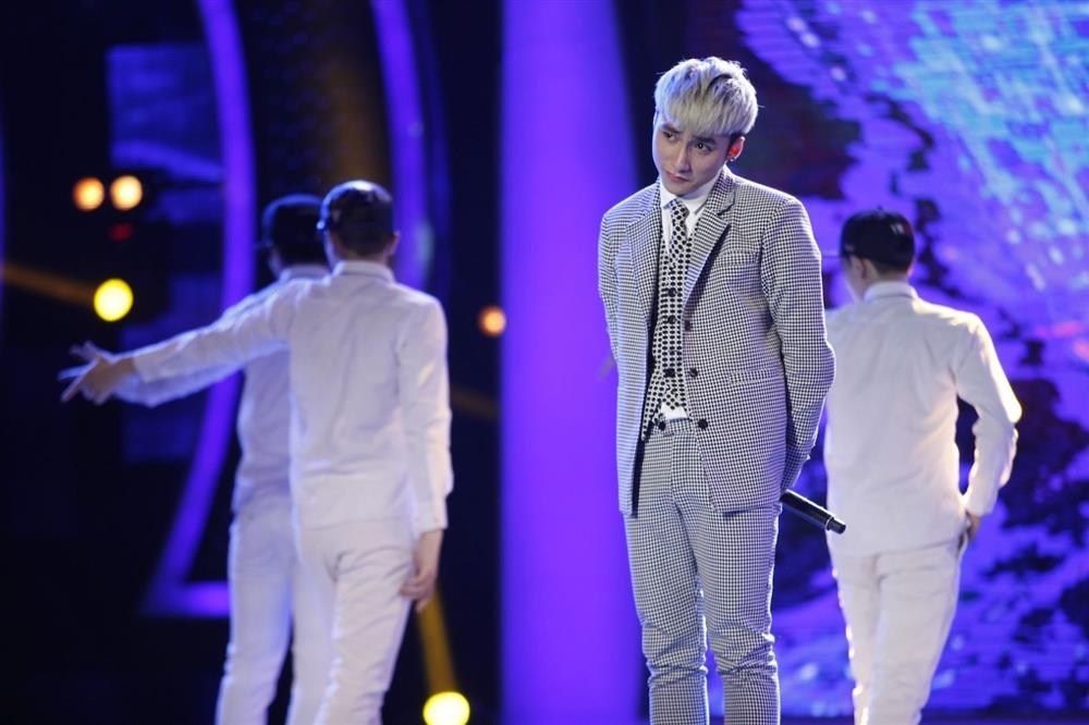 Sơn Tùng M-TP làm lu mờ thí sinh Vietnam Idol-2