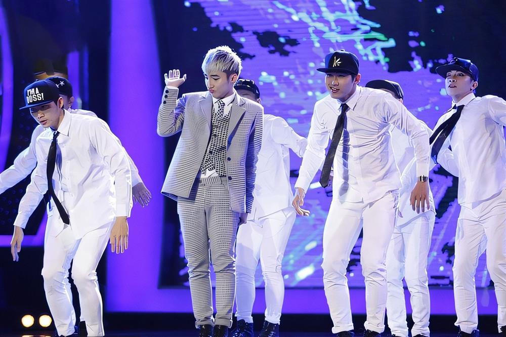 Sơn Tùng M-TP làm lu mờ thí sinh Vietnam Idol-3