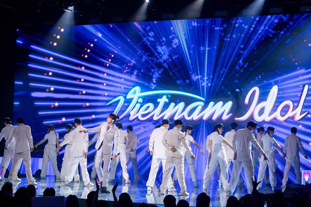 Sơn Tùng M-TP làm lu mờ thí sinh Vietnam Idol-4