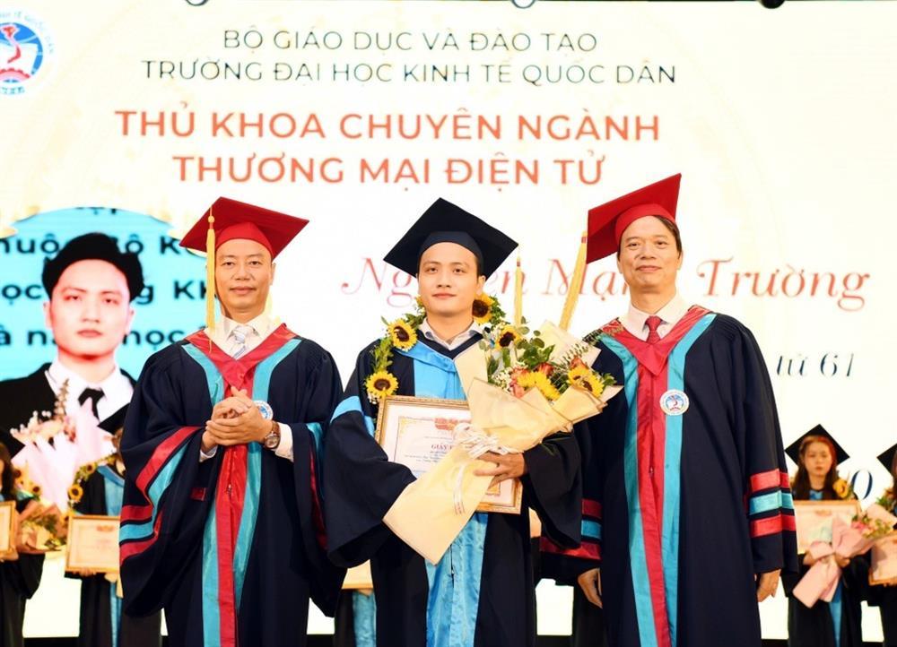 Thủ khoa Kinh tế quốc dân từng làm bảo vệ để trang trải học phí-1