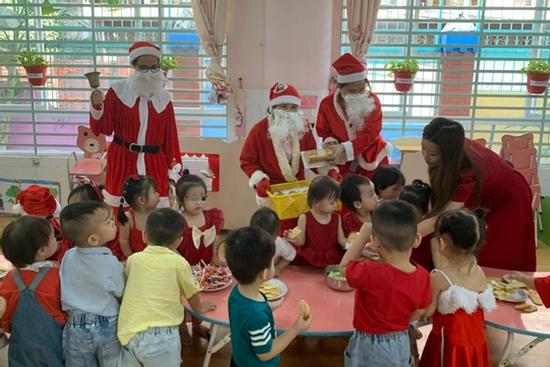 Con đi học chẳng đóng quỹ lớp và cách ứng xử được khen ngợi của cô giáo