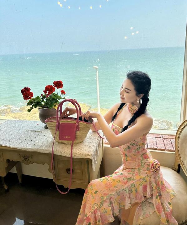 Cô bạn thân 16 năm của Ngọc Trinh: Sắc vóc nóng bỏng nhờ thói quen buổi tối ai cũng nên học-7