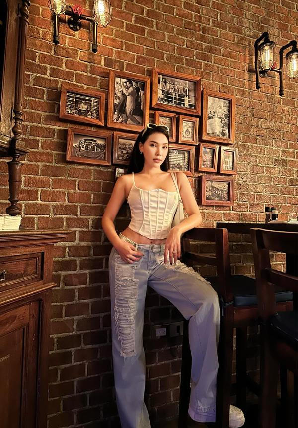 Cô bạn thân 16 năm của Ngọc Trinh: Sắc vóc nóng bỏng nhờ thói quen buổi tối ai cũng nên học-9