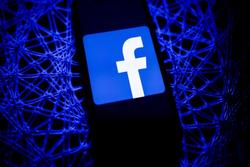 Facebook gặp lỗi lạ khiến người dùng hoang mang vì tưởng bị khóa tài khoản
