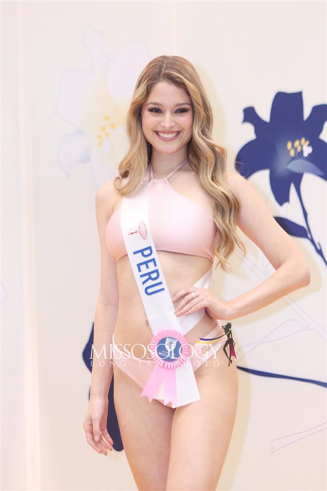Phương Nhi và thí sinh Hoa hậu Quốc tế diễn áo tắm ở bán kết-5