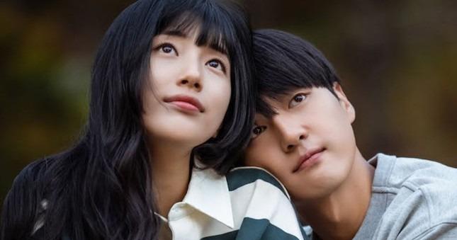 Cảnh hôn nóng bỏng của tình đầu quốc dân Suzy khiến người xem nín thở-1