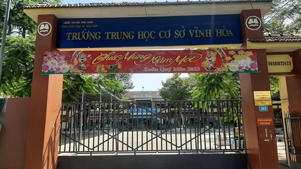 Hiệu phó ở Bình Dương không giảng dạy vẫn nhận lương suốt 19 tháng-1