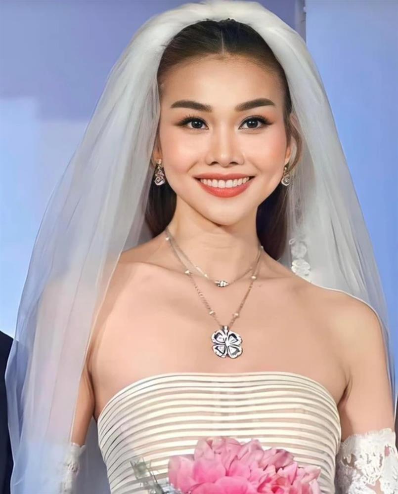 Mê cách Thanh Hằng chọn phụ kiện, trang sức cưới: Tinh tế và ý nghĩa-4