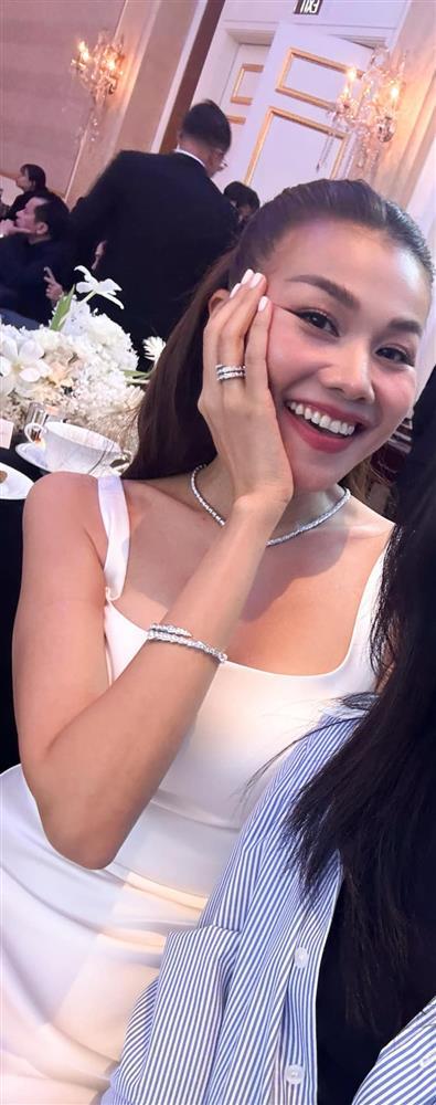 Mê cách Thanh Hằng chọn phụ kiện, trang sức cưới: Tinh tế và ý nghĩa-7