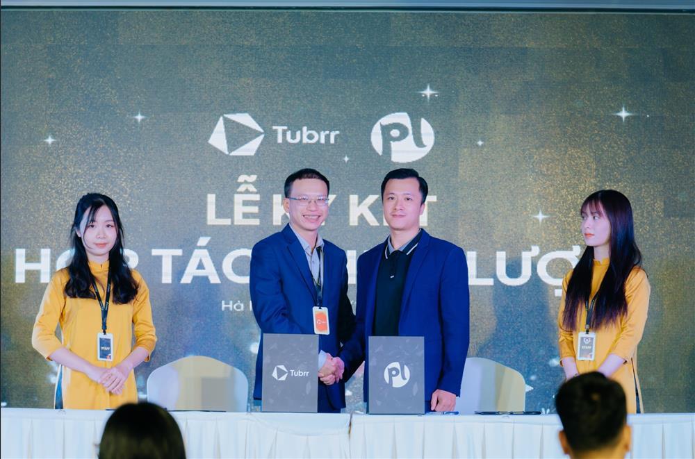 Cú bắt tay của những ‘gã khổng lồ’ trong ngành sáng tạo-4