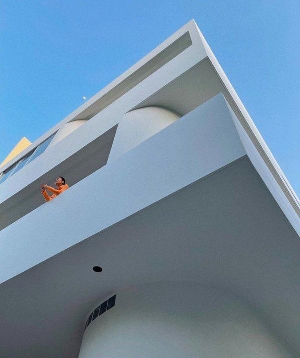 Sau đám cưới, vợ chồng Thanh Hằng ở đâu: Biệt thự như lâu đài hay căn hộ cao cấp sang trọng?-2