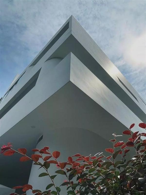 Sau đám cưới, vợ chồng Thanh Hằng ở đâu: Biệt thự như lâu đài hay căn hộ cao cấp sang trọng?-8