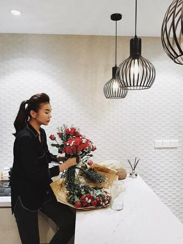 Sau đám cưới, vợ chồng Thanh Hằng ở đâu: Biệt thự như lâu đài hay căn hộ cao cấp sang trọng?-13