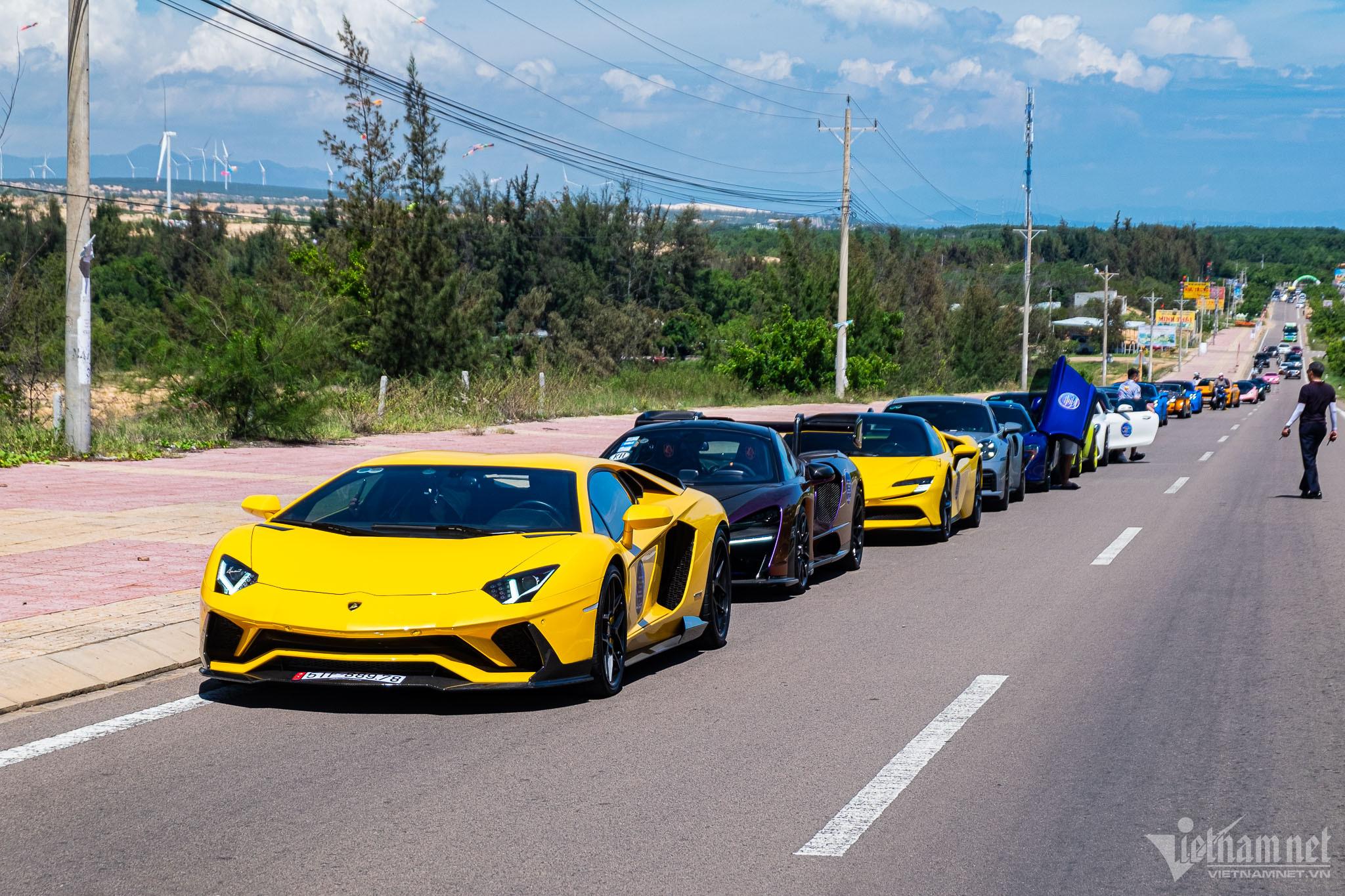 Choáng đại gia Sài Gòn đi phượt bằng dàn siêu xe hàng trăm tỷ ra Bình Thuận-1