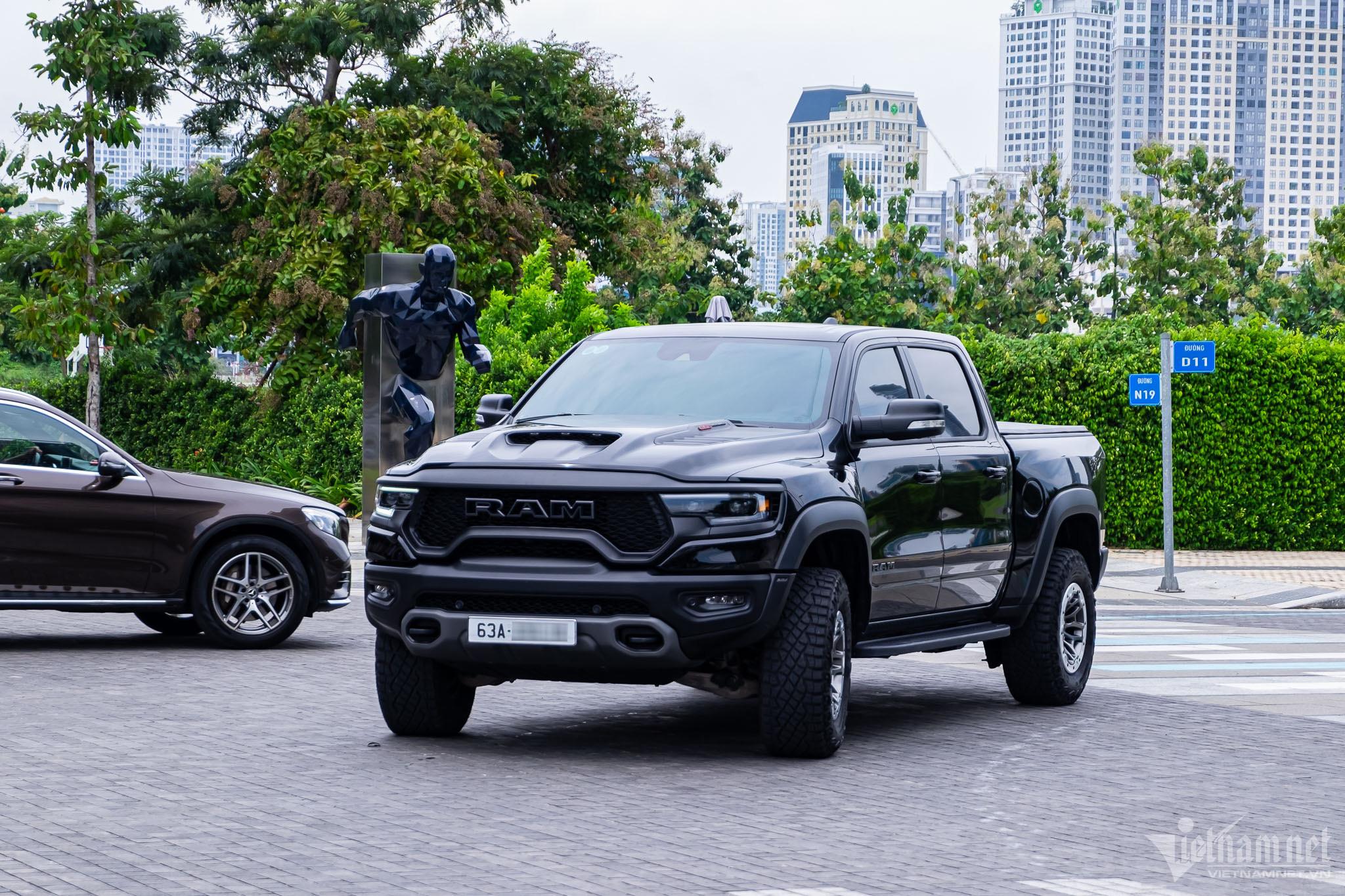 Choáng đại gia Sài Gòn đi phượt bằng dàn siêu xe hàng trăm tỷ ra Bình Thuận-28