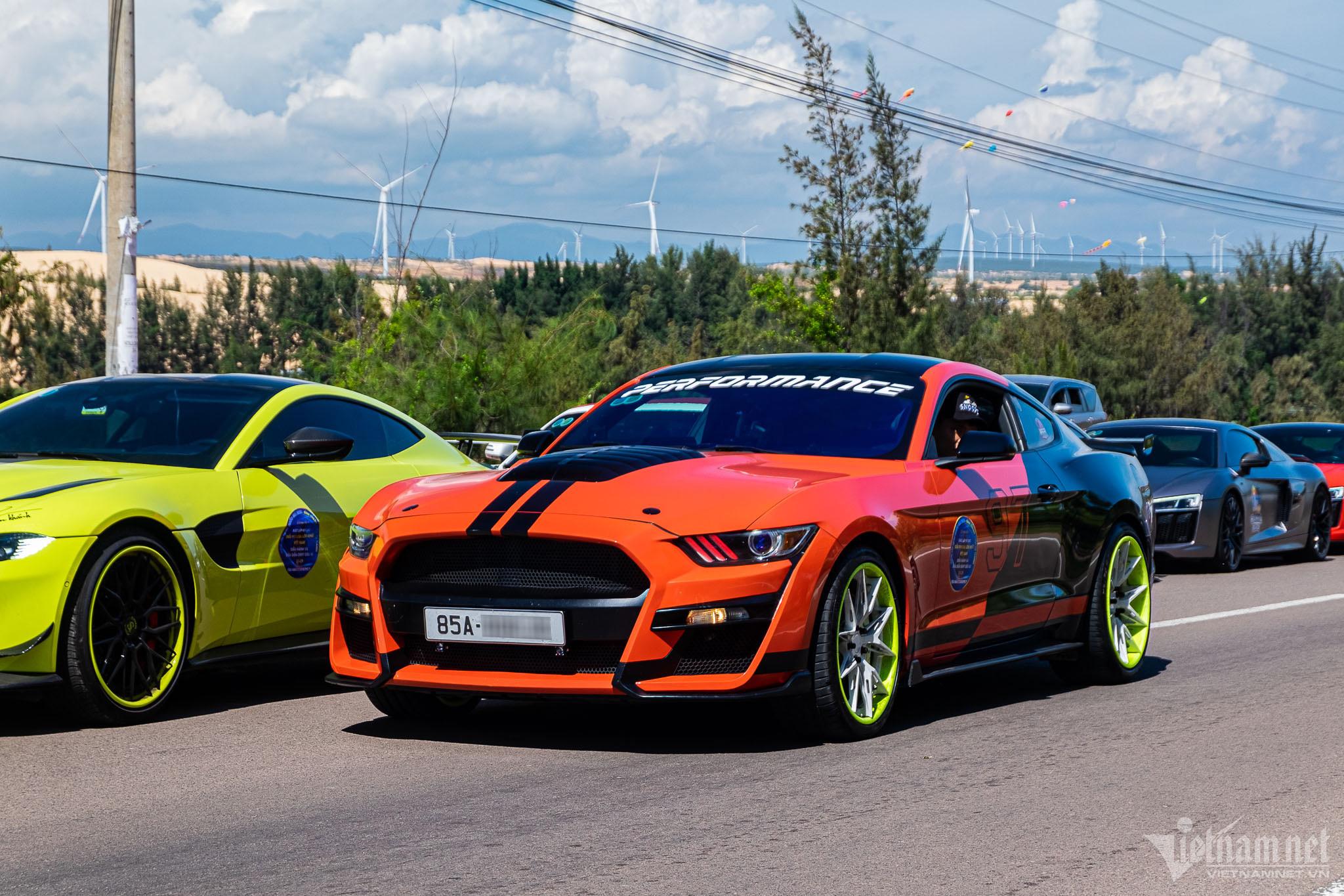 Choáng đại gia Sài Gòn đi phượt bằng dàn siêu xe hàng trăm tỷ ra Bình Thuận-34