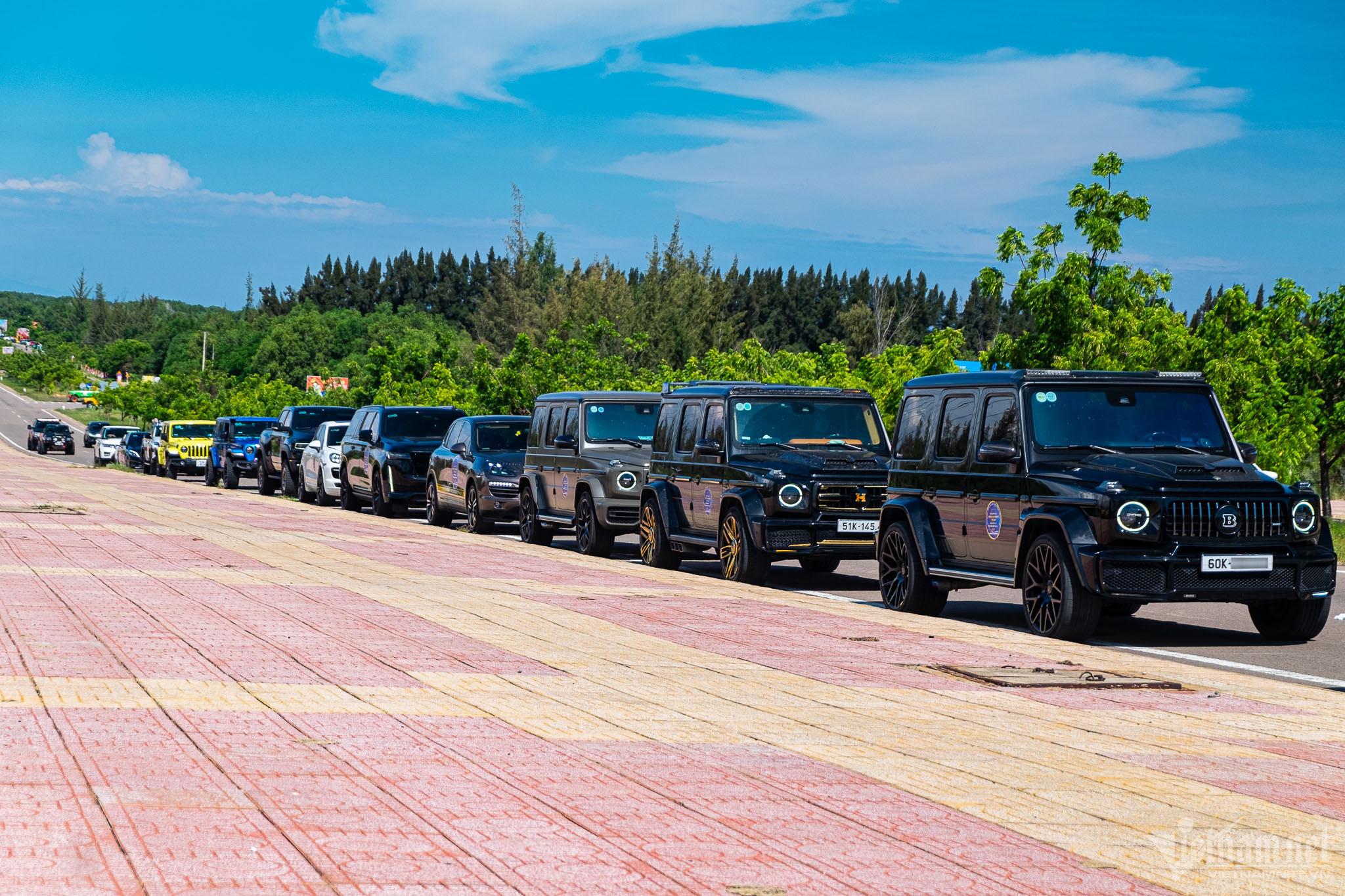 Choáng đại gia Sài Gòn đi phượt bằng dàn siêu xe hàng trăm tỷ ra Bình Thuận-36