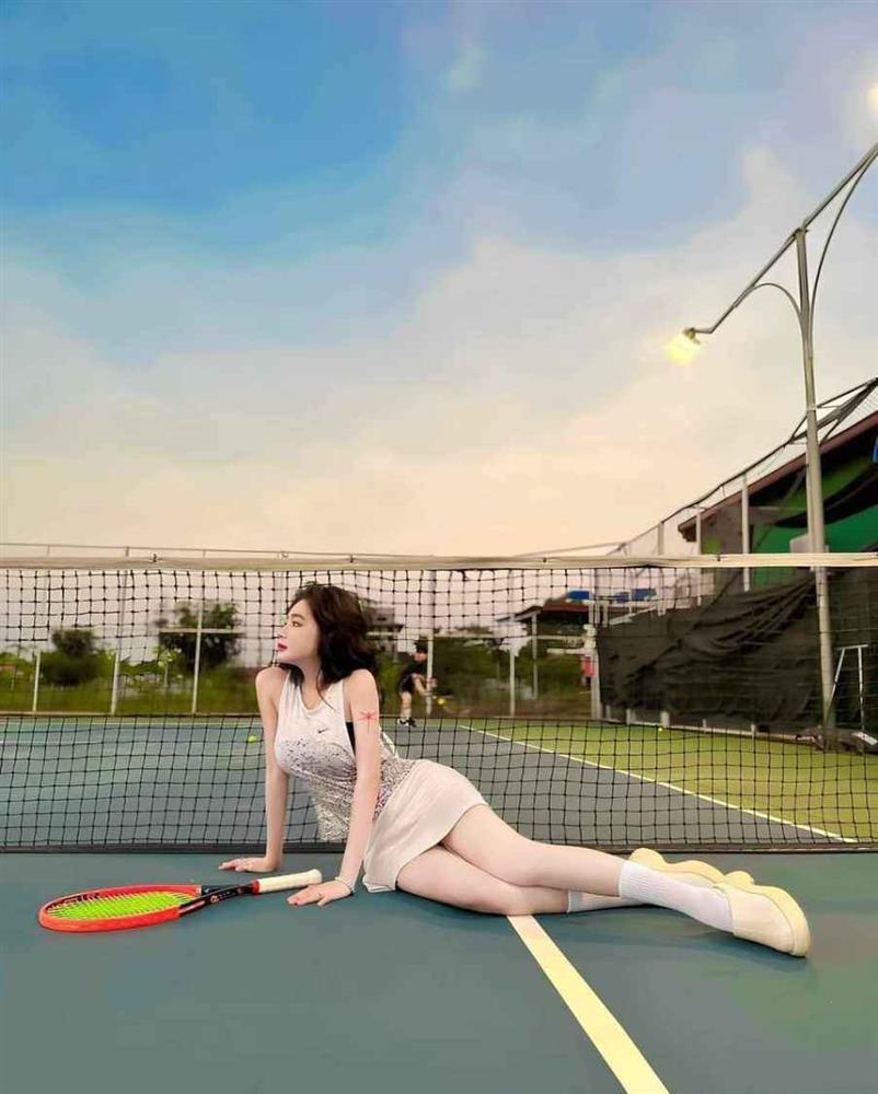 Elly Trần và dàn sao Việt mặc hở chơi tennis, có người diện cả đồ bơi ra sân-2