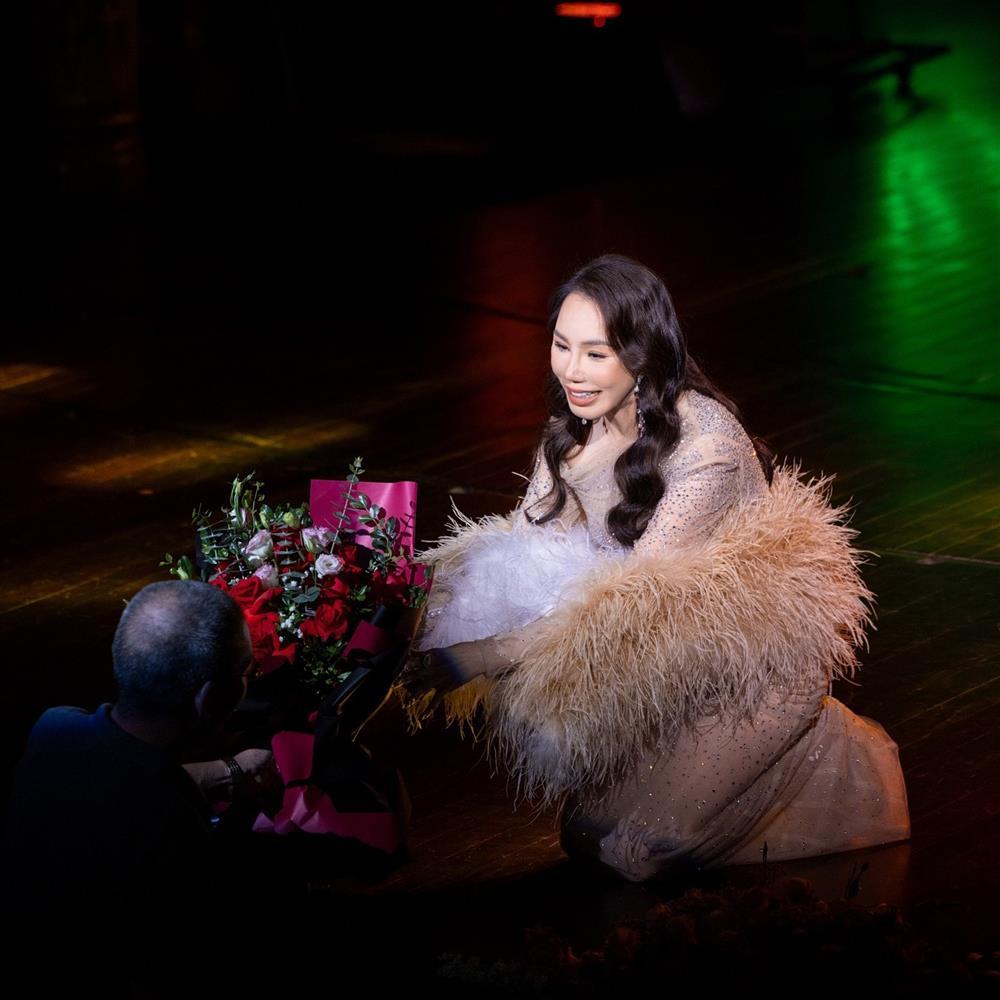 Hồ Quỳnh Hương: Mọi người bàn tán ngoại hình, tôi buồn lắm-2