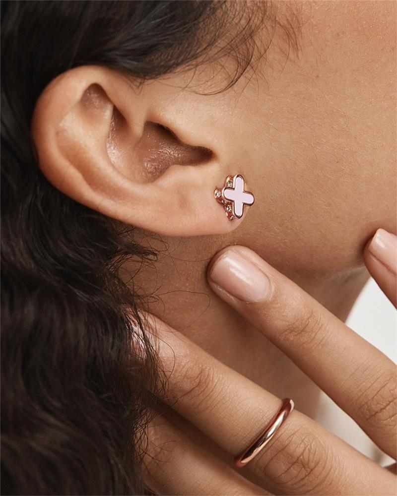 9 mẫu trang sức tôn vẻ sang trọng cần có trong tủ đồ của phụ nữ-1