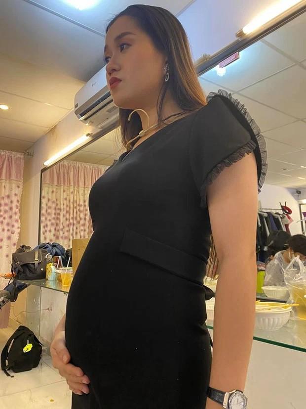 Lâm Vỹ Dạ từng muốn bỏ nghề vì cân nặng sau sinh, phải mặc áo mưa chạy bộ đốt mỡ-3