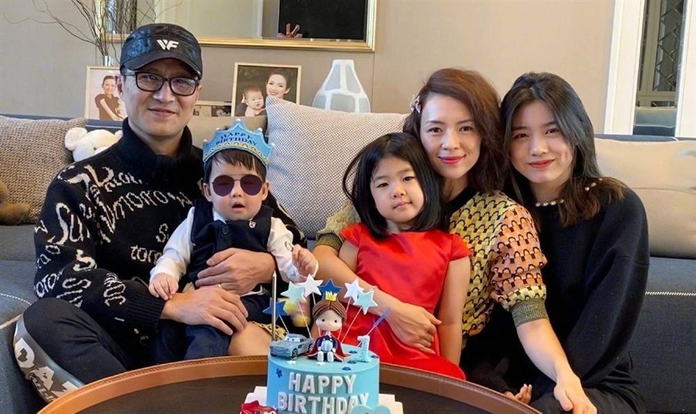 Cuộc hôn nhân bị gọi là giả tạo của Chương Tử Di và nam ca sĩ đã có hai đời vợ-1