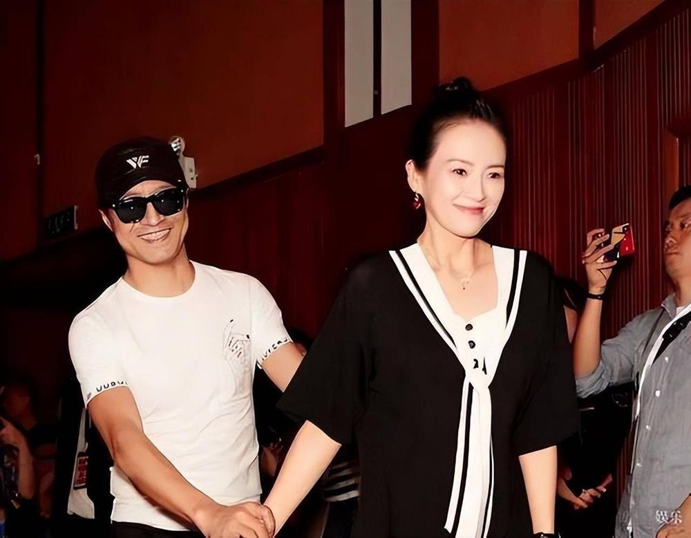 Cuộc hôn nhân bị gọi là giả tạo của Chương Tử Di và nam ca sĩ đã có hai đời vợ-8