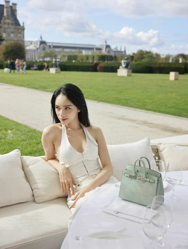 Đối thủ nhan sắc của Lâm Khánh Chi cầu kỳ giữ gìn vóc dáng ra sao?-7