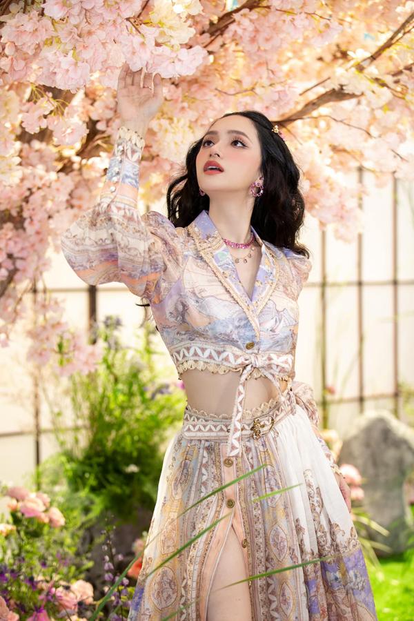 Đối thủ nhan sắc của Lâm Khánh Chi cầu kỳ giữ gìn vóc dáng ra sao?-10