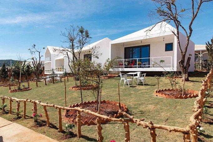 Sao Việt chi tiền tỷ xây nhà báo hiếu bố mẹ: Tiểu Vy tậu nhà mặt phố, Lý Nhã Kỳ tặng hẳn resort và biệt phủ-5