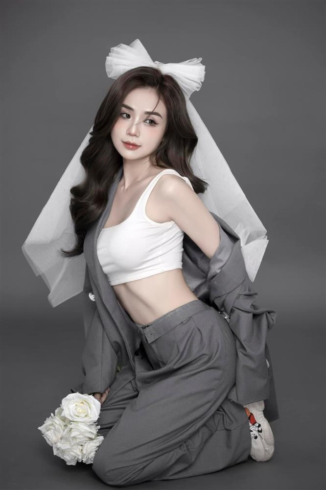 Vợ cũ Hoài Lâm khoe sắc vóc nuột nà-2