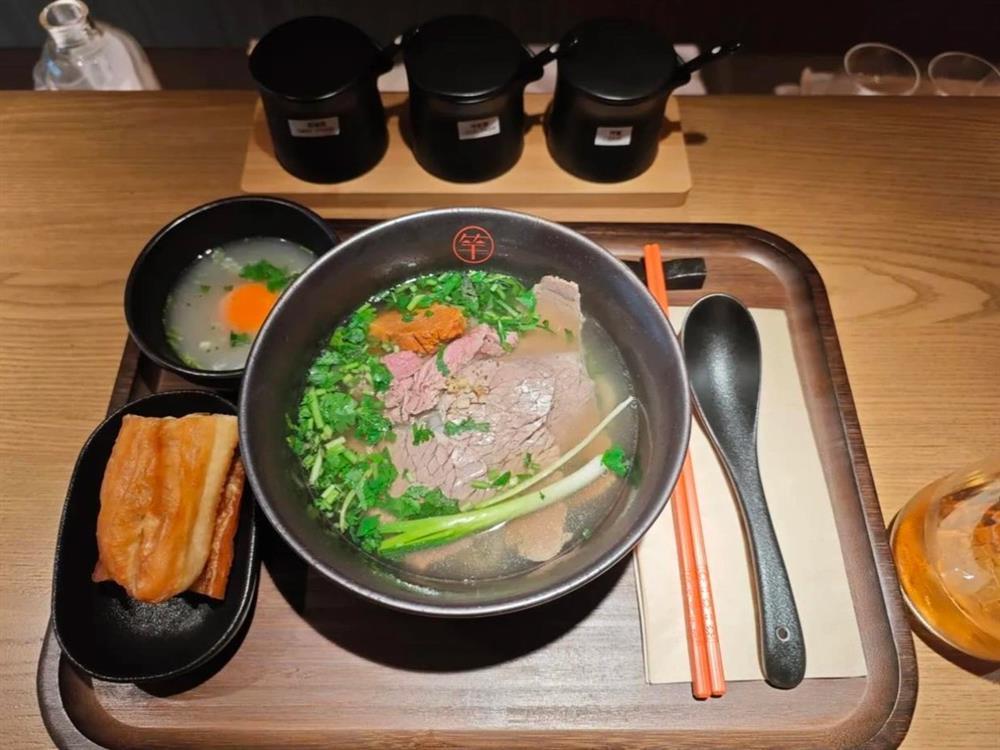 Khách Việt nói gì khi ăn phở 265.000 đồng tại quán của Chipu ở Trung Quốc?-4