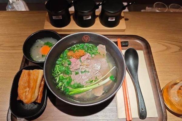 Cô gái Hàn xinh đẹp thích ăn phở, bỏ việc lương cao đến Việt Nam sống-4