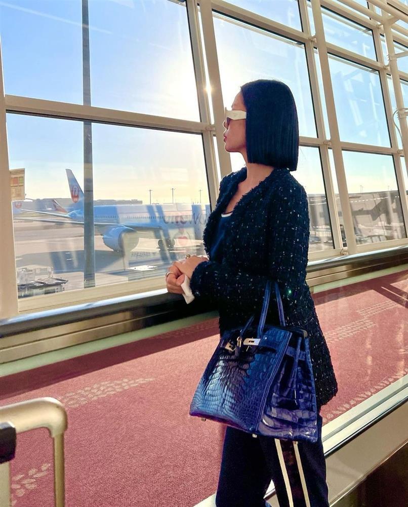 Phạm Hương và dàn sao khoe dáng bên túi Birkin đắt đỏ-10