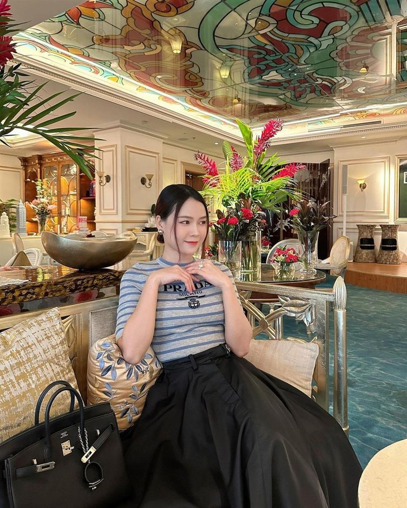 Phạm Hương và dàn sao khoe dáng bên túi Birkin đắt đỏ-8