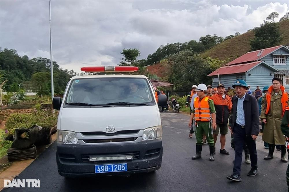 Vụ 4 du khách Hàn Quốc tử nạn ở Lâm Đồng: Người lái xe thoát chết-1
