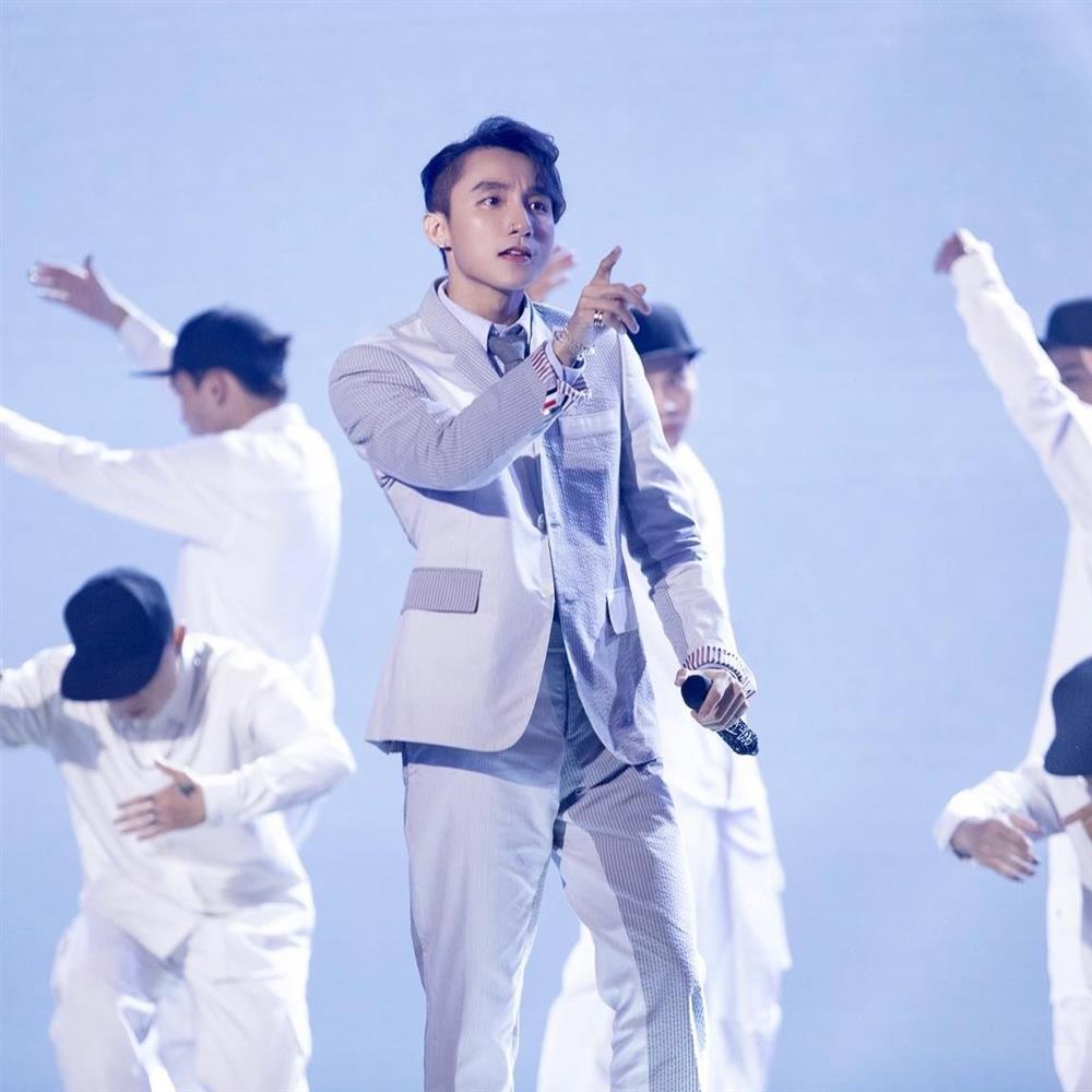 Nhạc sĩ Huy Tuấn đã làm gì mà Sơn Tùng M-TP phải cúi người cảm ơn?-3