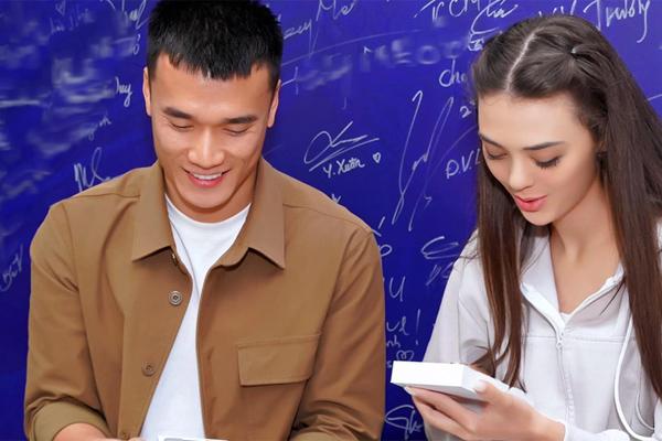 Vợ Tây của Bùi Tiến Dũng tự tay chọn quà cho mẹ chồng, nhắn nhủ bằng tiếng Việt quá tình cảm-7