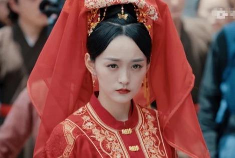 Hà Nhuận Đông gây tranh cãi khi đóng phim cổ trang ngôn tình ở tuổi U50-4