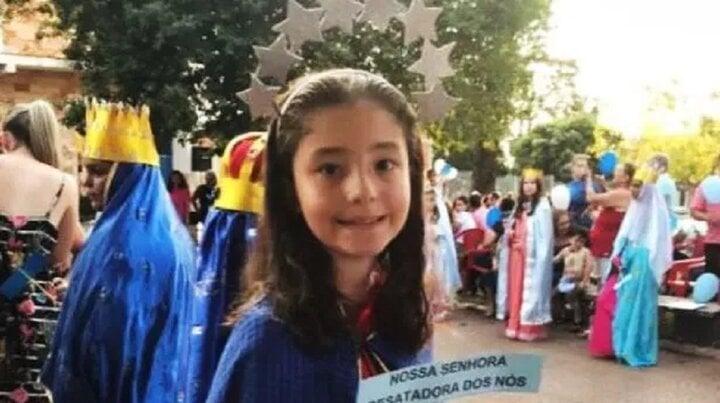 Bé gái chìm dưới đáy bể bơi do tóc bị hút chặt vào cống thoát nước-1