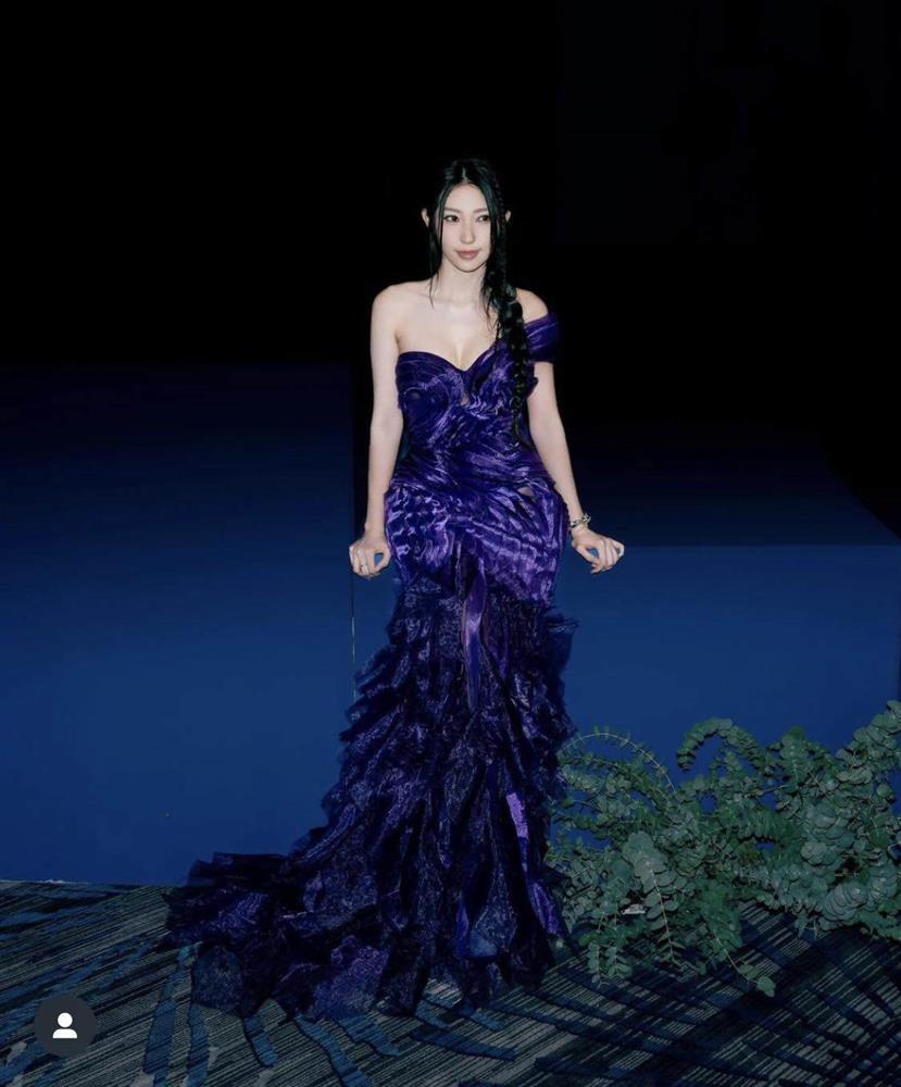 Xa rồi thời cô bé dâu tây, Khổng Tú Quỳnh U35 chuộng loạt đồ tôn vòng 1 quyến rũ-2