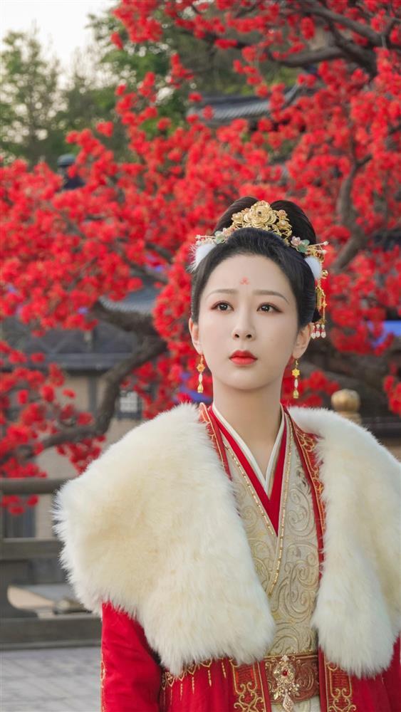 Từng vướng tin xen vào hôn nhân Lâm Tâm Như, Dương Tử bất ngờ xuất hiện cùng đàn chị trên truyền hình-8