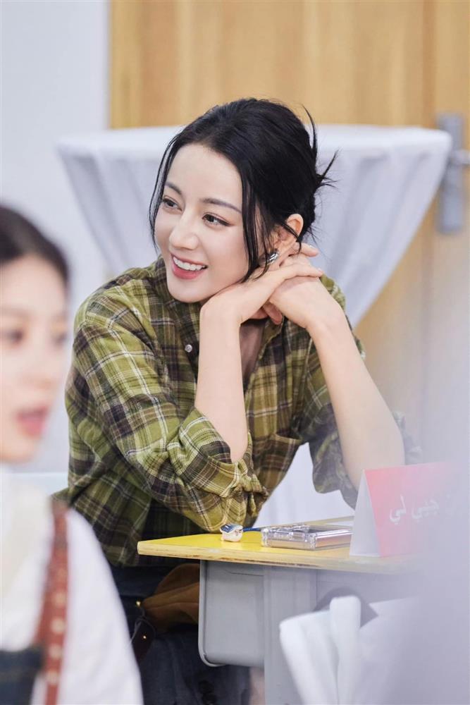 Địch Lệ Nhiệt Ba gây sốt với khả năng ngoại ngữ trong chương trình Hoa Tỷ Đệ-4