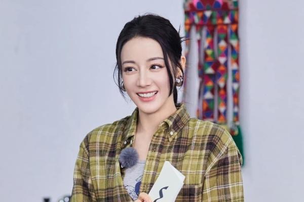 Địch Lệ Nhiệt Ba thất bại khi bắt chước Phạm Băng Băng, bị chê già sến-13