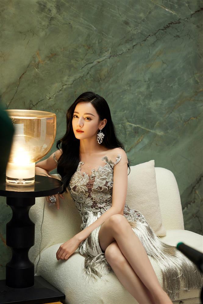 Địch Lệ Nhiệt Ba đẹp như cô dâu trong bộ ảnh mới-6