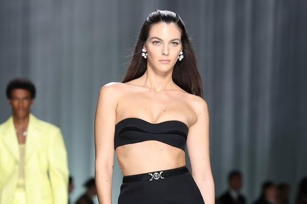 Nữ nhạc sĩ gây phẫn nộ vì kết hôn với con nuôi kém 31 tuổi-2