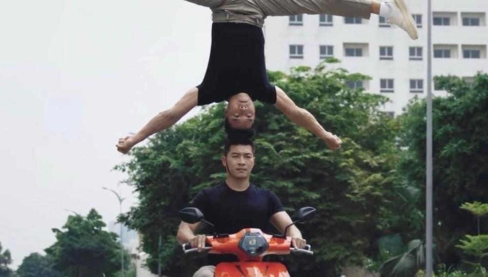 Vụ Quốc Cơ - Quốc Nghiệp ‘chồng đầu’ trên xe máy không có dấu hiệu phạm tội-1