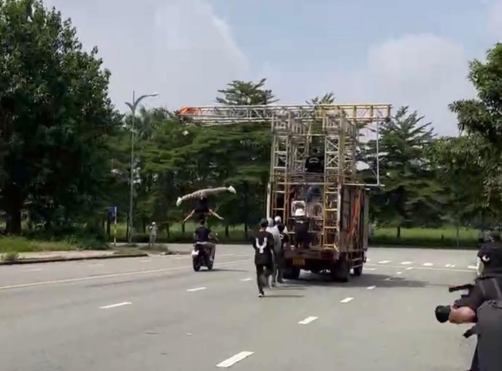 Vụ Quốc Cơ - Quốc Nghiệp ‘chồng đầu’ trên xe máy không có dấu hiệu phạm tội-2